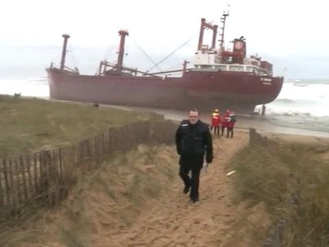 Tempête : un cargo maltais s'échoue en Bretagne