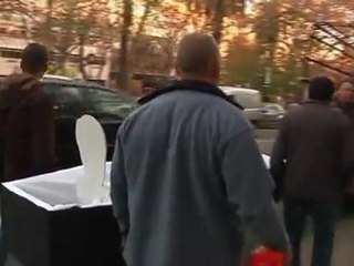 Portugal 'robbing civil servants'