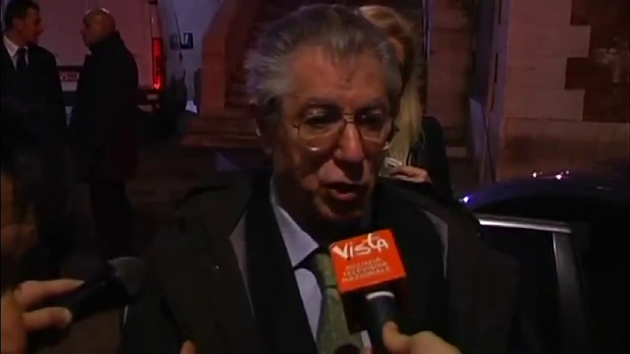 Bossi - Con Berlusconi per adesso lui sta da una parte io dall'altra