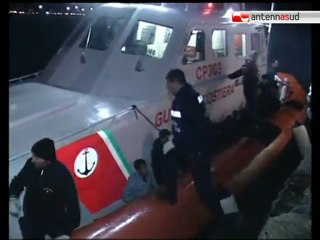 TG 16.12.11  Terzo sbarco di clandestini in Puglia