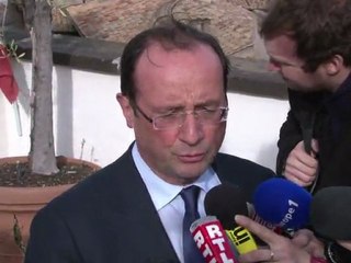 Récession: Hollande dénonce le "triple échec de Sarkozy"