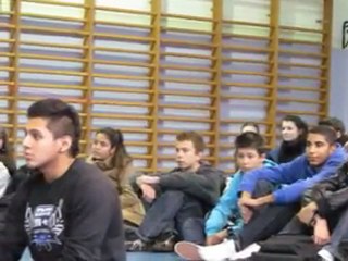 Intervention au lycée Bristol des danseurs et organisateurs de Break the floor, séquence Beatbox.