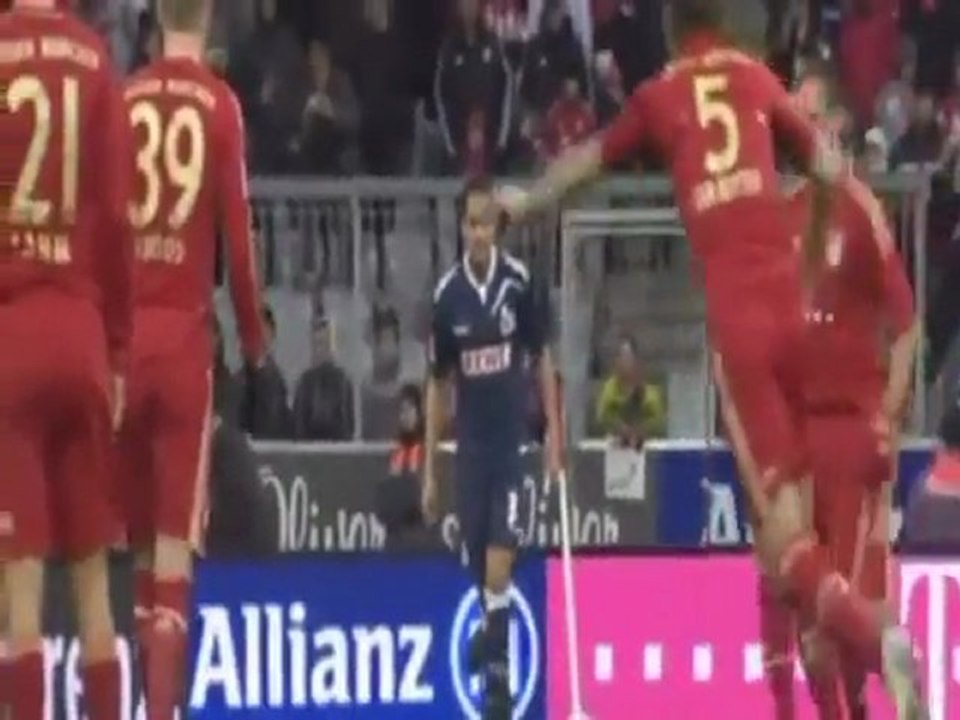 Van Buyten'den top patlatan şut