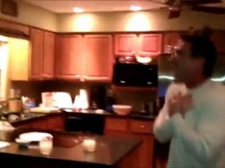 A felicidade do casal gay ao saber da gravidez da filha