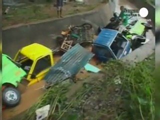 Washi Filipinler'i altüst etti