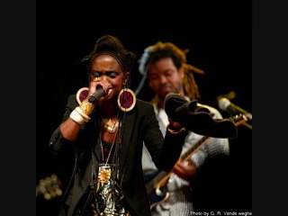Lauryn Hill feat Ron Isley - Close to you