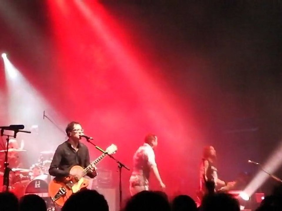 Moi je vis chez Amélie Poulain ( live au 106 de rouen 15-12-2011)