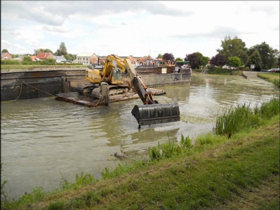 CURAGE DU CANAL DE LA SAMBRE A L'OISE 2010/2011