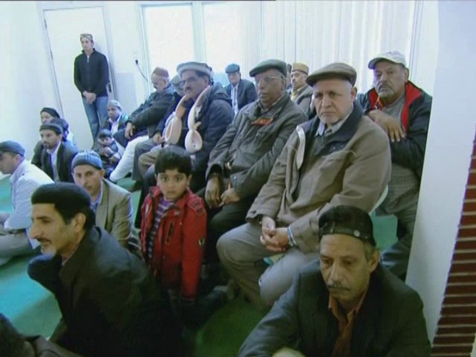 Friday Sermon: 14th October 2011 (Urdu)
