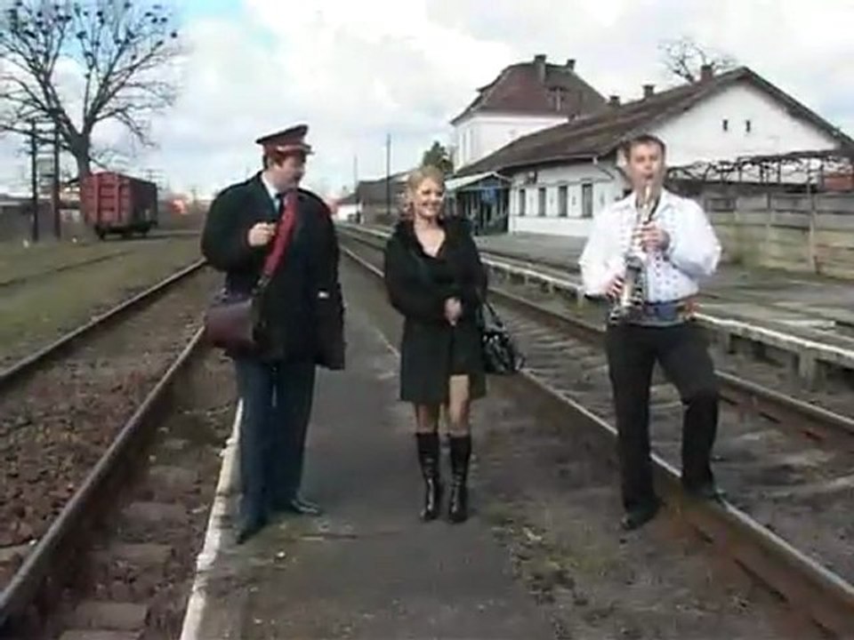 Varu Sandel feat Suzana- Eu merg cu nasul