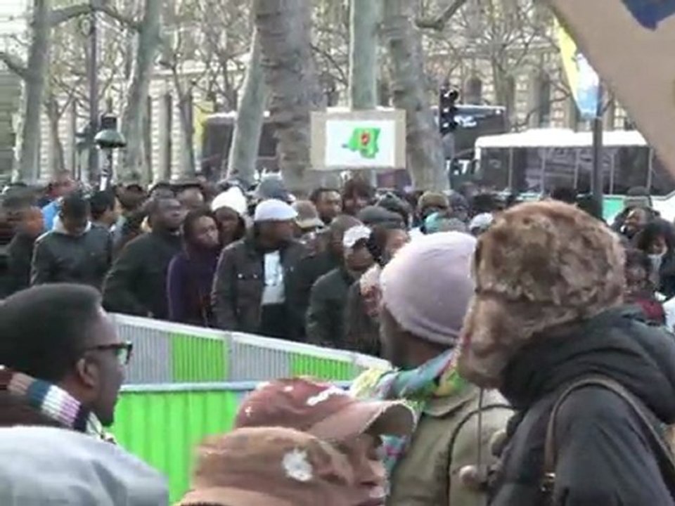 Environ 200 Congolais manifestent à Paris contre Kabila