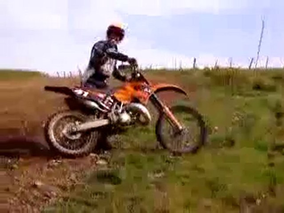 0466 - Régis fait de la motocross