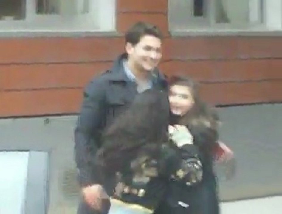 cagatayulusoy.biz Setin Ortasına Atlayan Kızlar