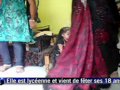 La plus petite femme du monde est une Indienne de 62,8 cm