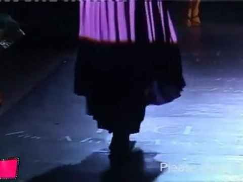 Lusty Babe Walks On Ramp For Showcasing Umair Jafar's Collection