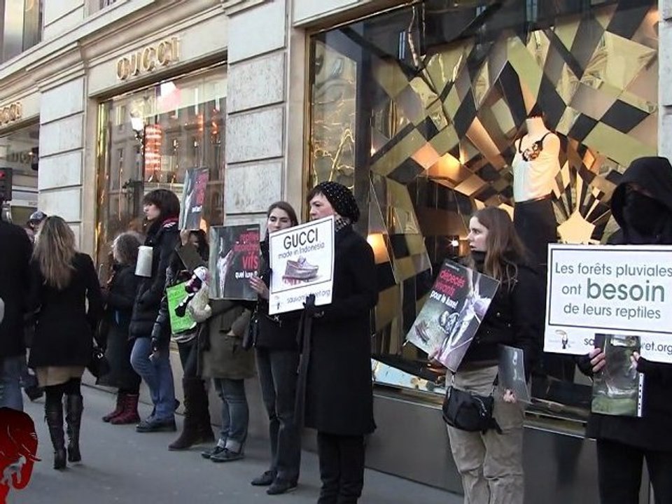 Rassemblement devant Gucci (18.12.2011)