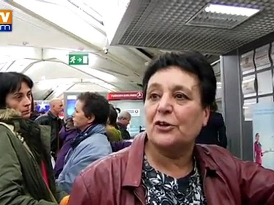 La grève des agents de sureté aéroportuaire se durcit, les usagers en colère