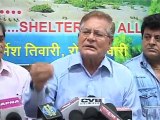 Salim Khan Gives Food To The Underprivileged