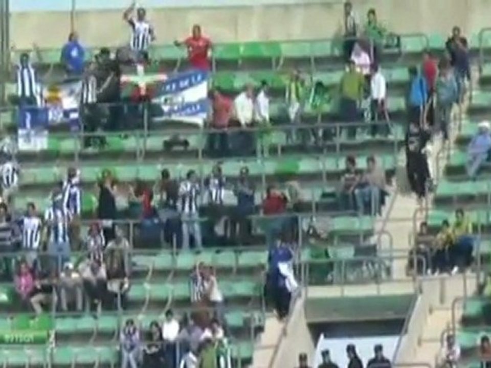 Inigo Martinez ghi bàn từ giữa sân