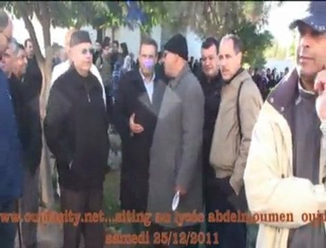 اساتذة ثانوية عبد المومن التأهيلية بوجدة ينظمون وقفة احتجاجية مطالبن بتوفير الأمن والموارد البشرية