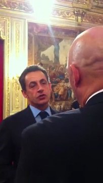 Philippe Croizon fait chevalier de la Légion d'honneur, à l'Elysée