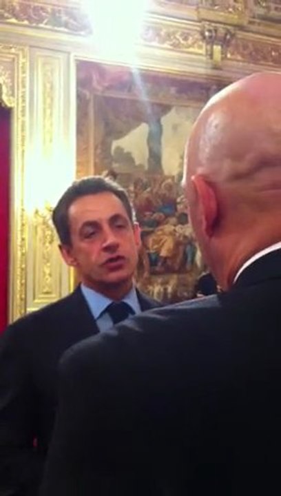 Philippe Croizon fait chevalier de la Légion d'honneur, à l'Elysée