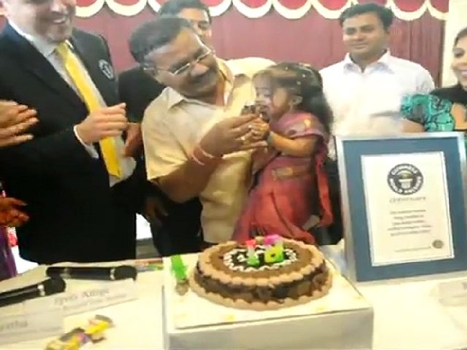 Kleinste Frau der Welt misst nur 62,8 Zentimeter