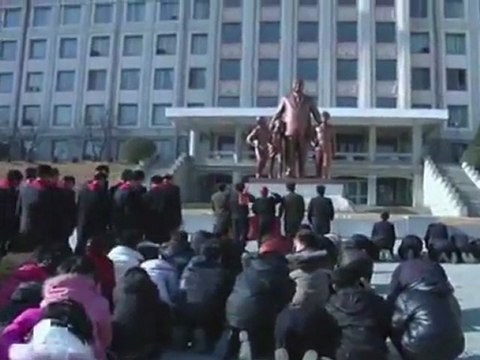 North Koreans mourn death of leader Kim Jong-Il