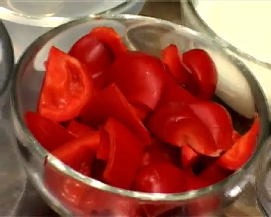 Gefüllte Schollenröllchen mit Blattspinat auf Paprika-Cremesauce