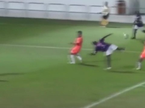 Insolite : le plus beau csc de l'année 2011 ?