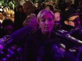 Marine Le Pen joue la Mère Fouettarde au marché de Noël