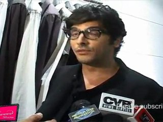 CHITRANGDA SINGH & JAYED KHAN AT DESIGNERS COLLECTIONS PREVIEW - 16.mp4
