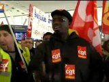 Grève : le débat sur un service minimum dans les aéroports relancé