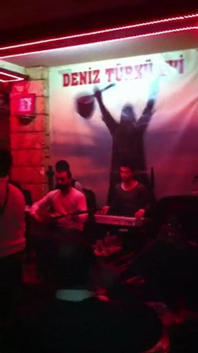 gökan doğanay ve sinem polatdan bakırköy deniz türkü evinde elazığ oyun halayı izliyenleri mest etdi...www.denizturkuevi.com