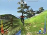 Mountain Bike Adrenaline featuring Salomon (PS2) - Une épreuve de descente du mode Chrono.