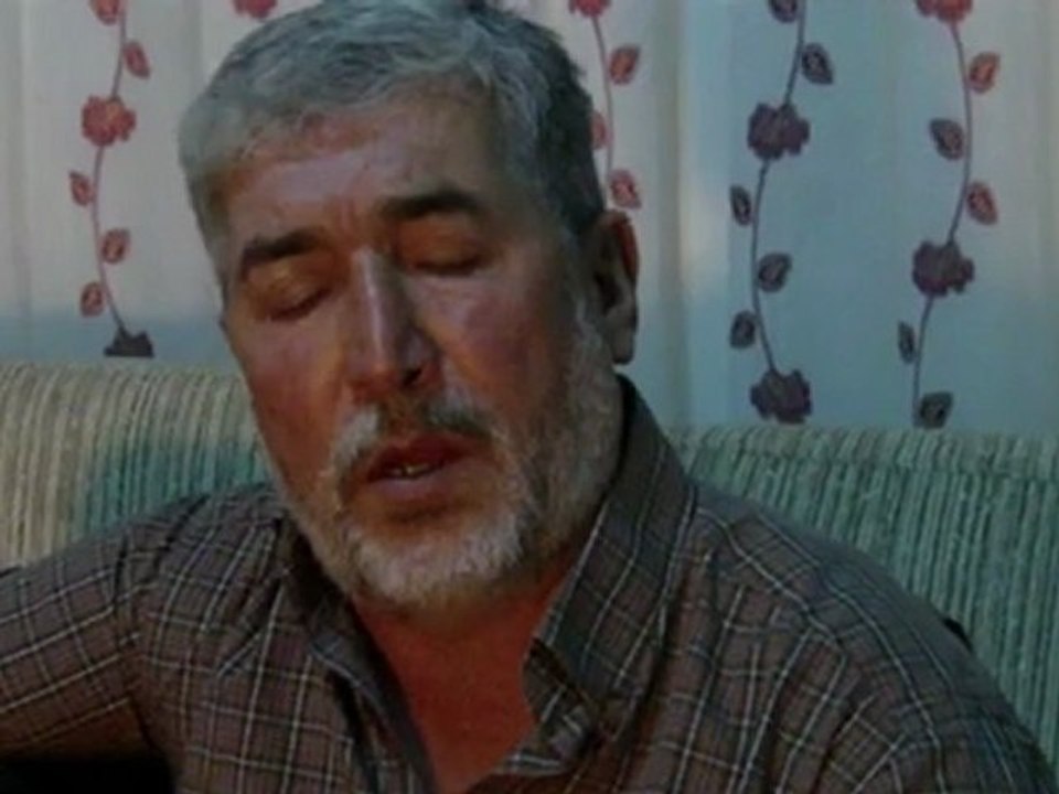 DİVANE ETTİM AKLIMI TAŞTAN TAŞA VURA VURA..