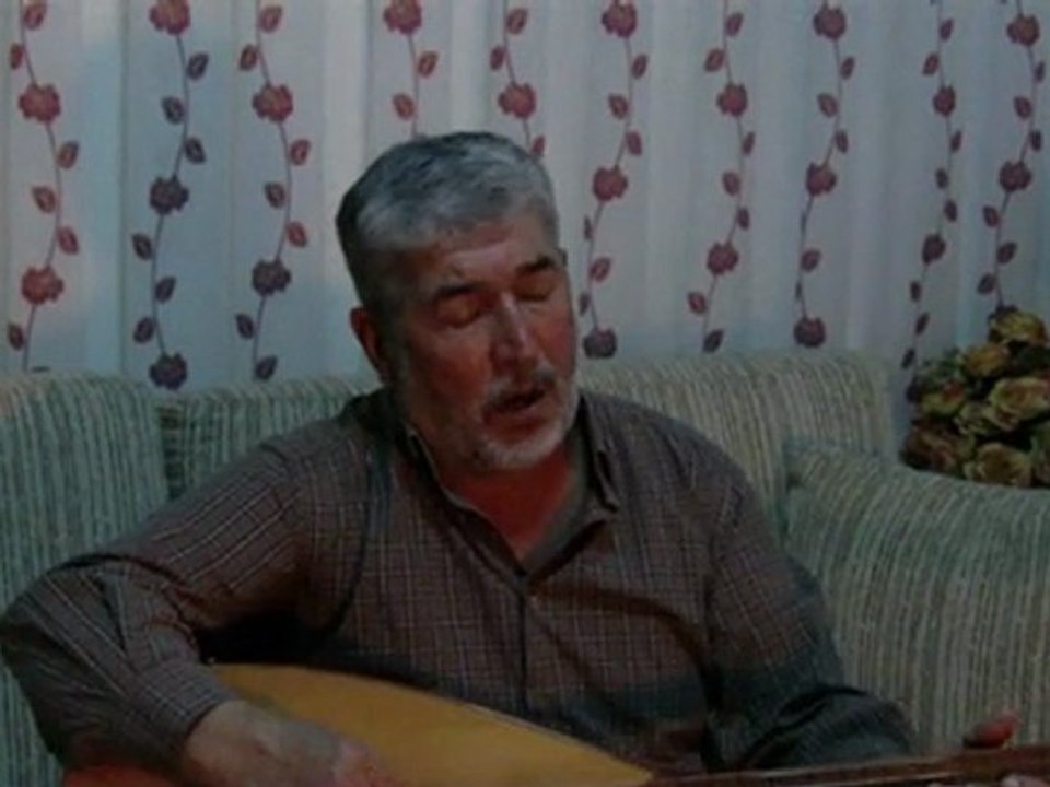 MAHSUNİ ŞERİFTEN ''BİR KIRATLI SELAM VERDİ BİR GECE''... NEVZAT TOPAL..SÖYLÜYOR..