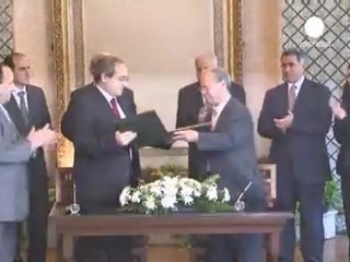 Siria acepta la entrada de observadores árabes mientras...