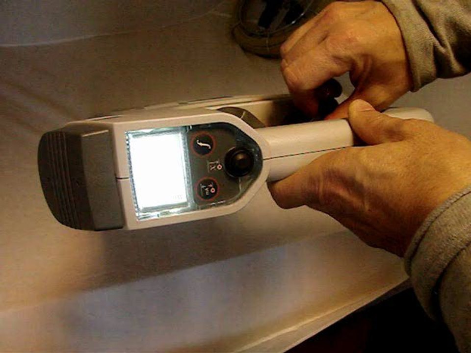 DETECTEUR DE CANALISATIONS ET CABLES