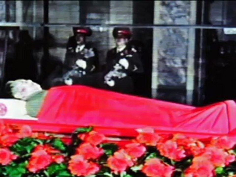 La télévision nord-coréenne diffuse les images de la dépouille de Kim Jong-Il