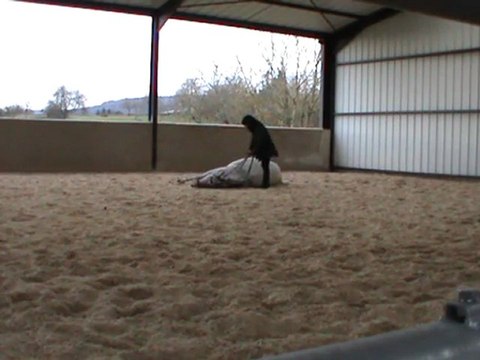 M2U01144 coucher et assis