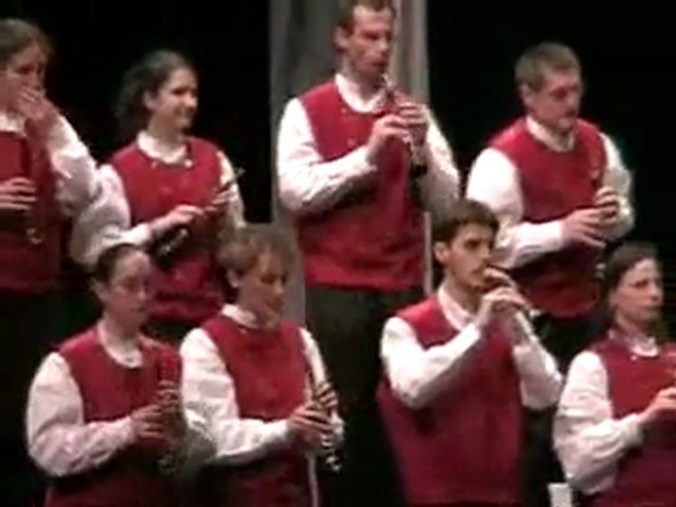 Bagad Ker Vourdel, Izabel Ar Iann, Ploemeur, 2005