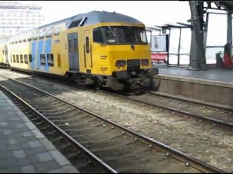 gare amsterdam 7 passage train banlieue tracté