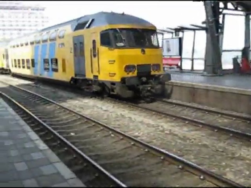 gare amsterdam 7 passage train banlieue tracté