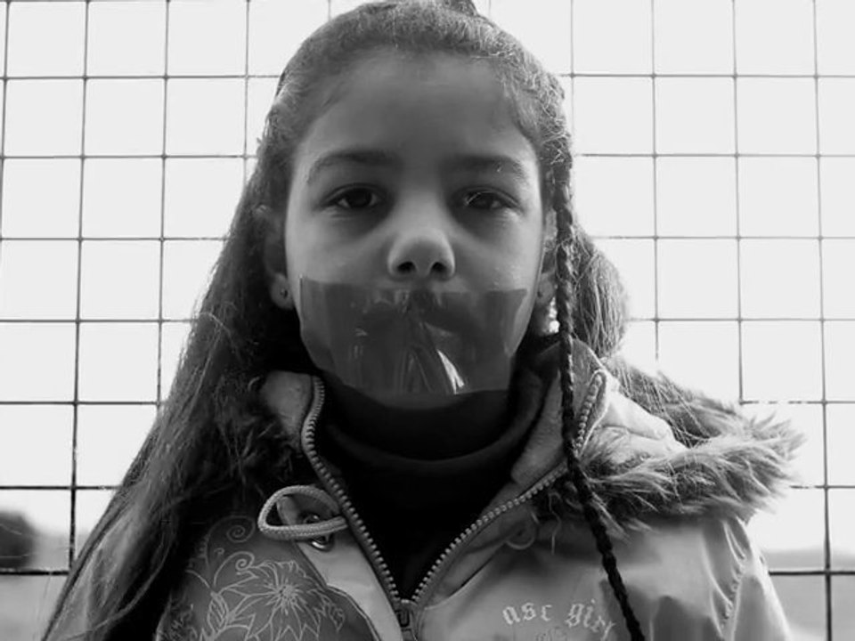 300 MILLIONS D'ENFANTS  (Association Mômes du Monde - Spot de Pub)