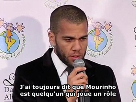 Dani Alves découpe Jose Mourinho !