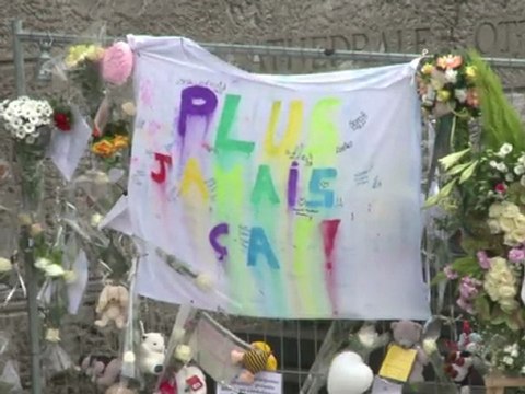 Les Belges rendent hommage aux victimes de la place St-Lambert