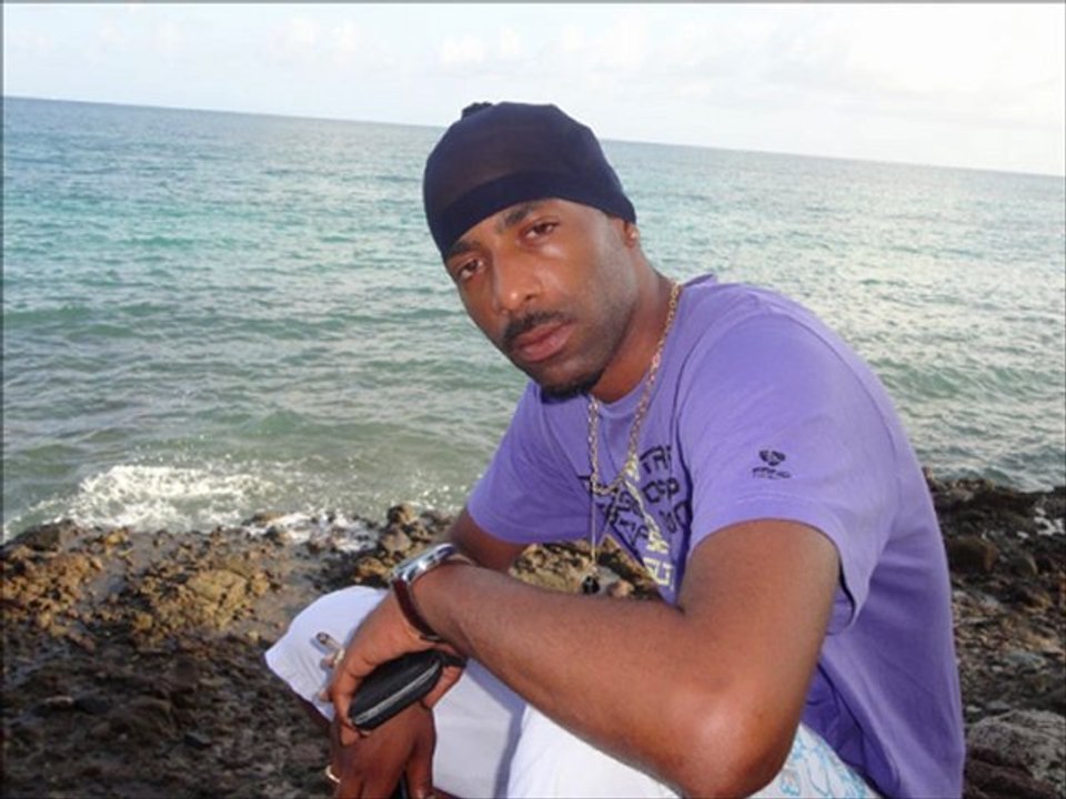 Bewes Indies Ft Mc Janik  "Makrèl"