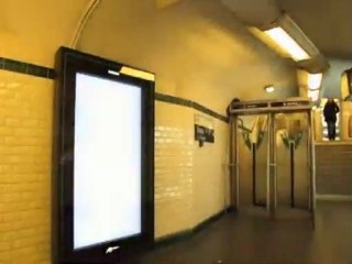 Pub TV dans les affiches Métrobus
