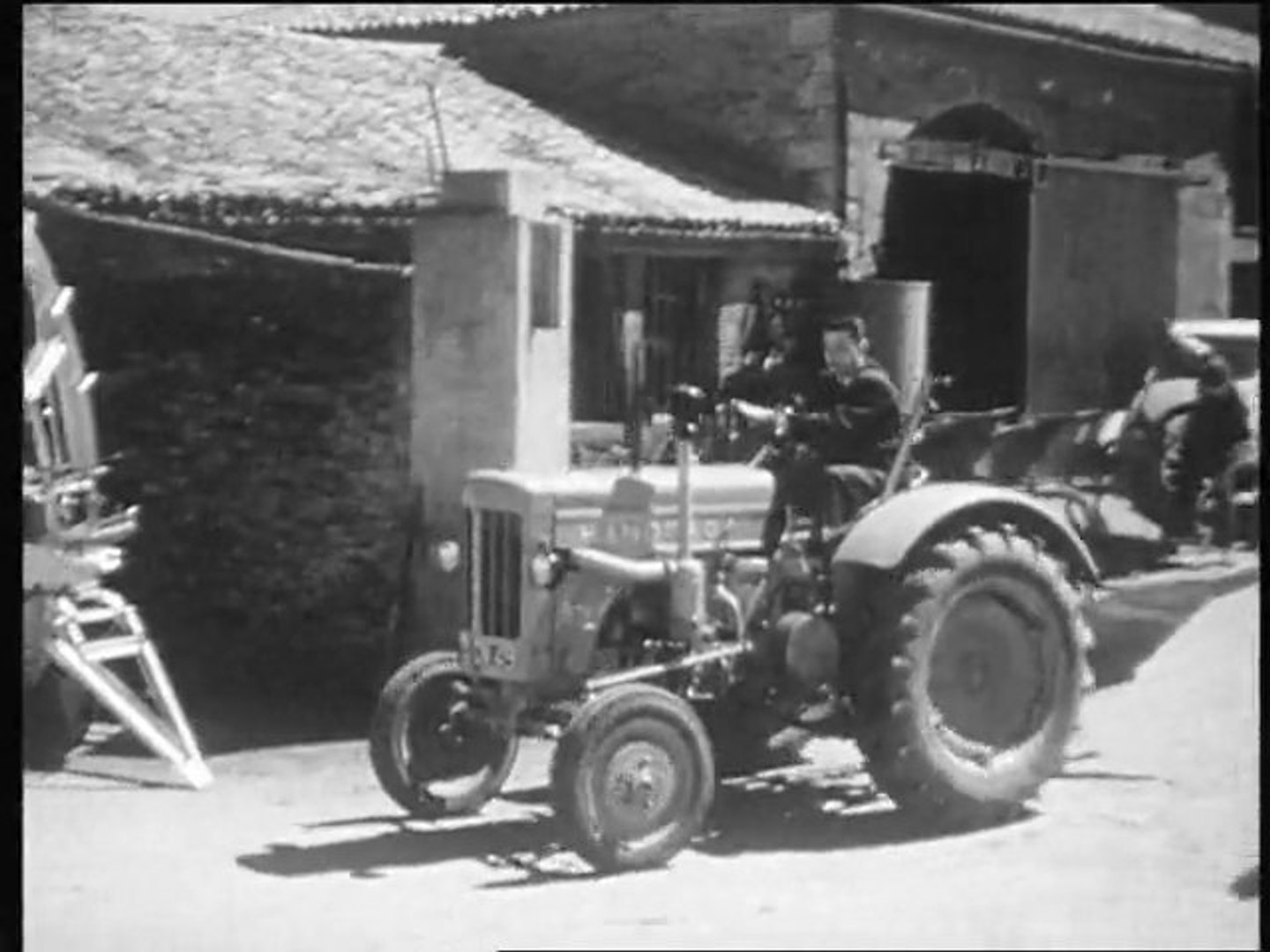 Jean Francois Gravier Paris Et Le Desert Francais Paris et le désert français 1957 réalisation : Roger Leenhardt et Sydney  Jezequel, résoudre le déséquilibre démographique ville campagne - Vidéo  Dailymotion